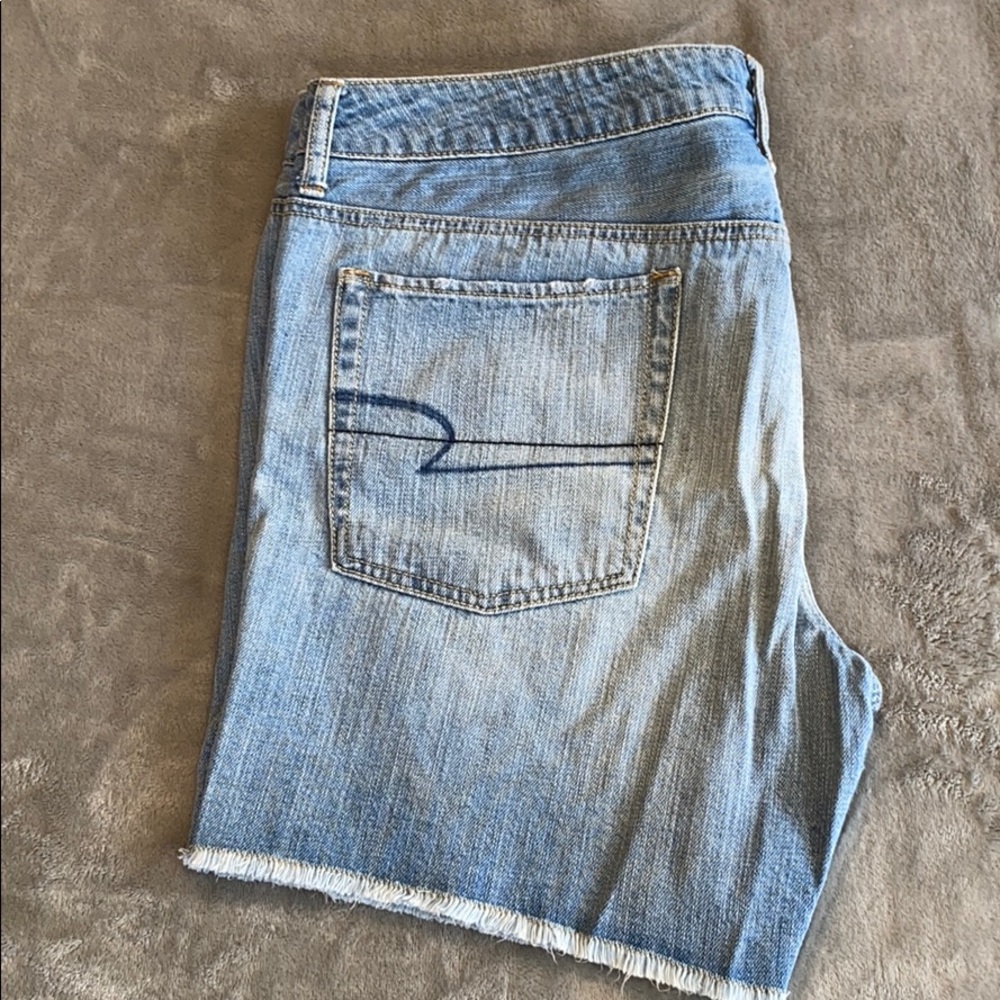 LIKE NEW JEAN SHORTS